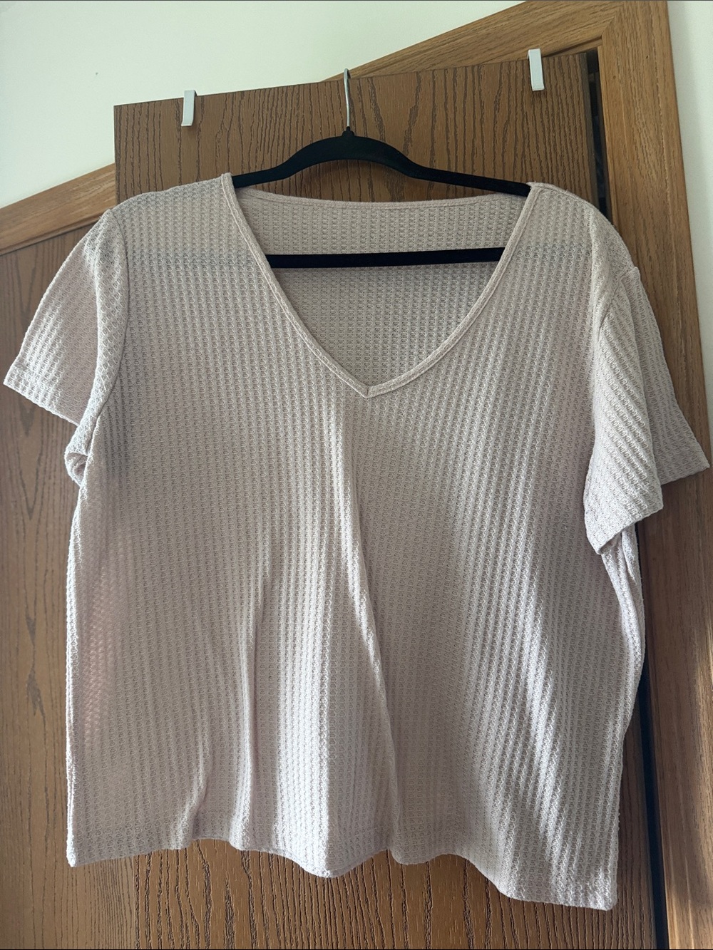 Women's Lightweight V-Neck Short Sleeve Slightly Crop Top